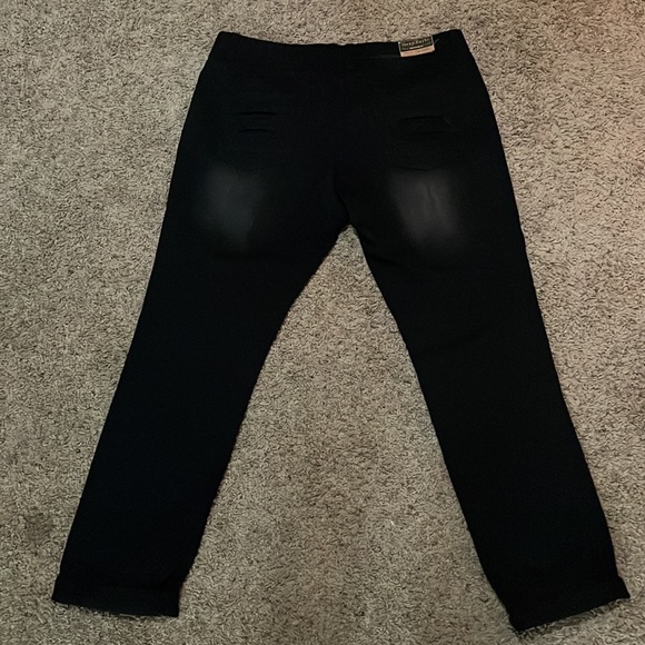 Black with white accent Gray Earth pant. Size 40Wx32L - Picture 2 of 2
